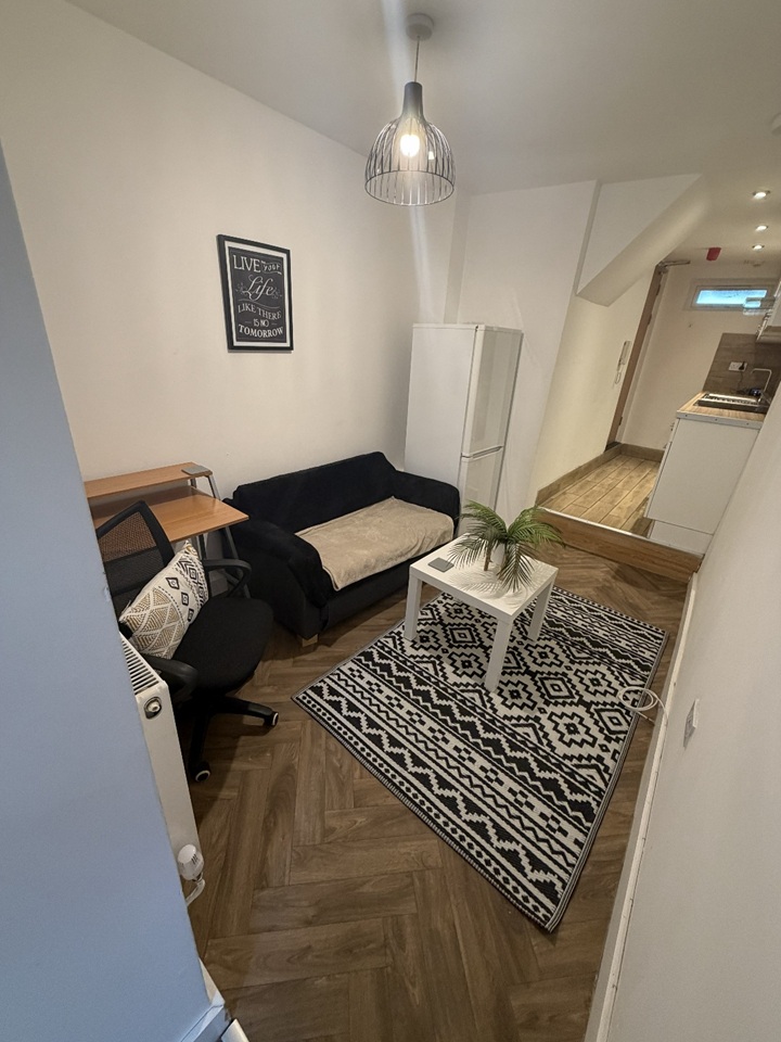 1 Bed Flat, Fully Furnished One Bedroom, LE2