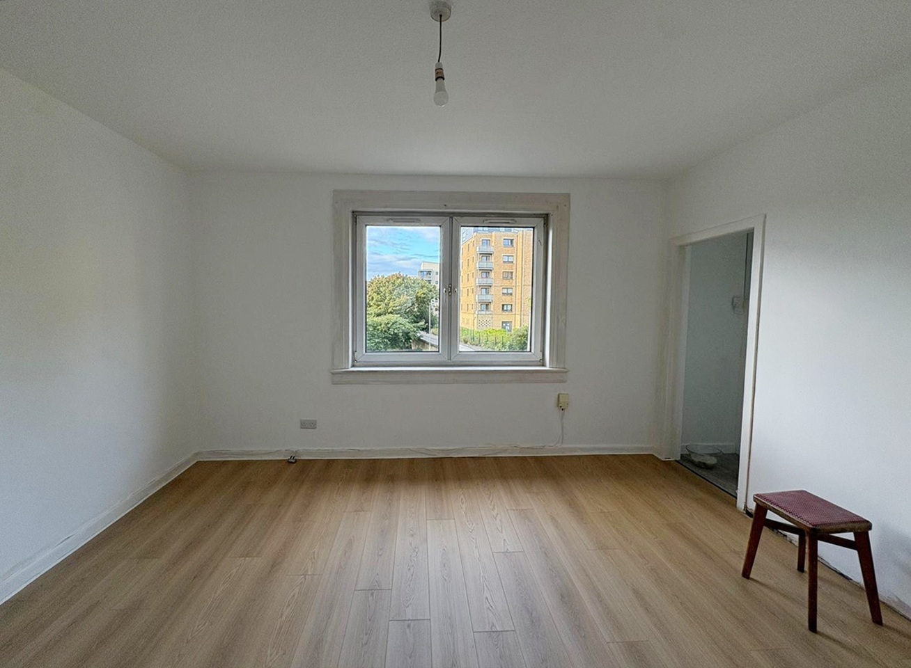 2 Bed Flat, Lochend Park, EH7 photo 5