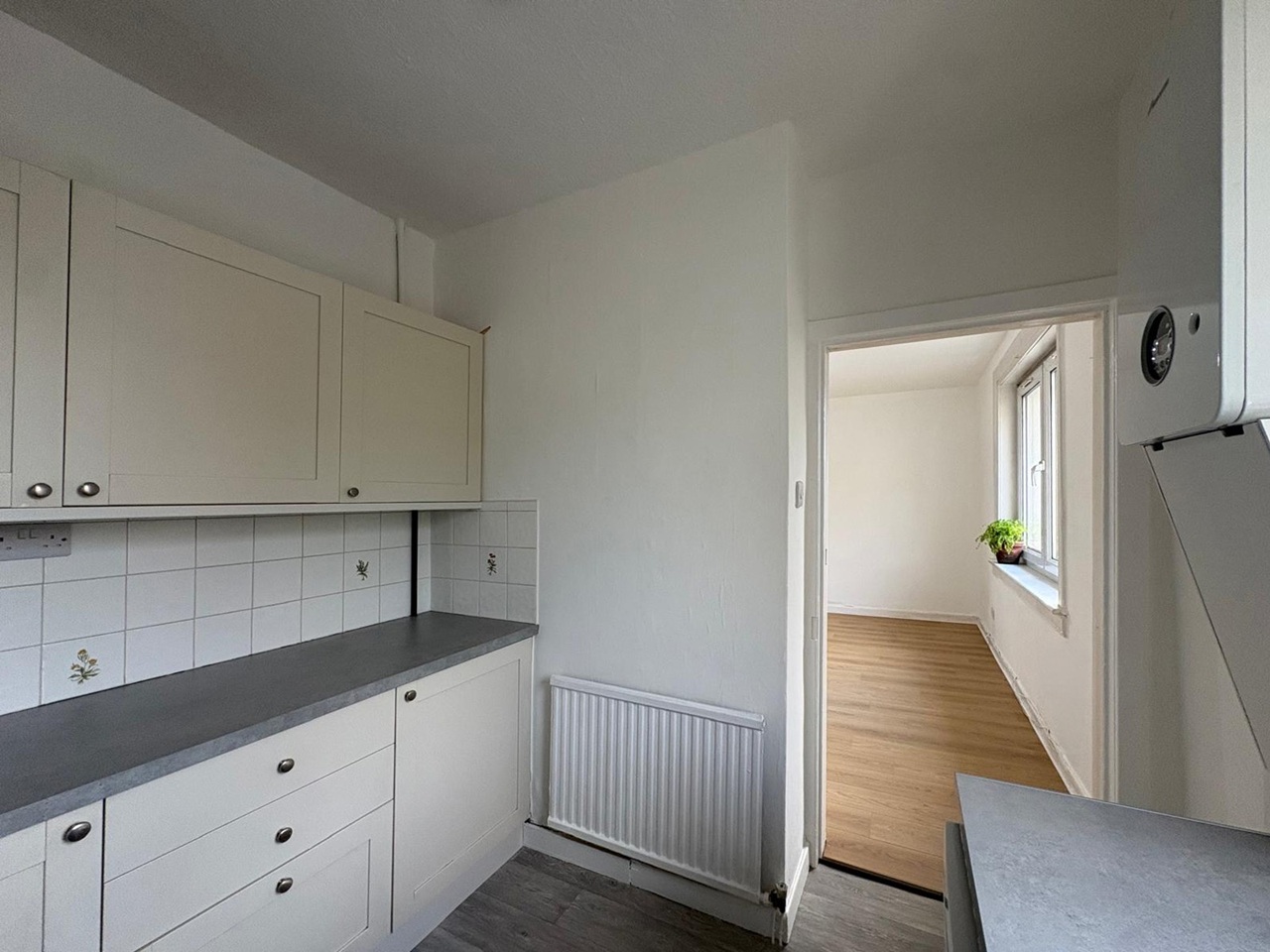 2 Bed Flat, Lochend Park, EH7 photo 2