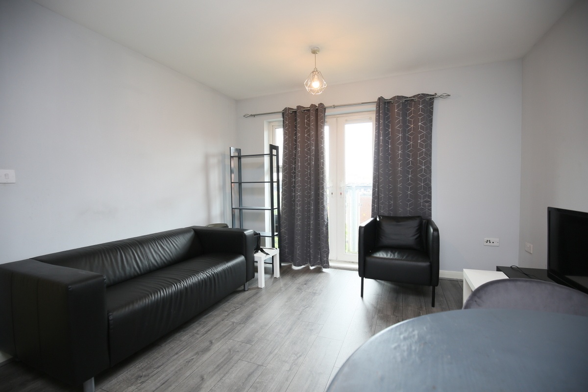 2 Bed Flat, Bodiam Hall, CV1 photo 3
