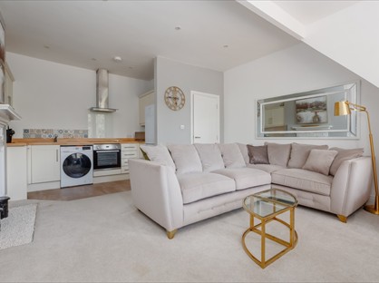 2 Bed Flat, Approach Road, BH14