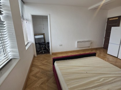 Studio Flat, Longspring, WD24