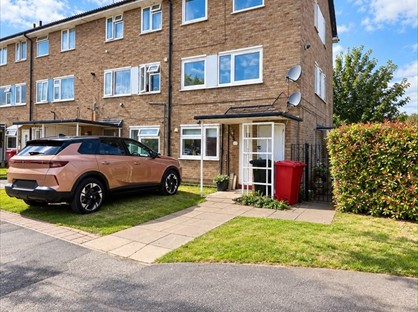 2 Bed Flat, Conegar Court, SL1