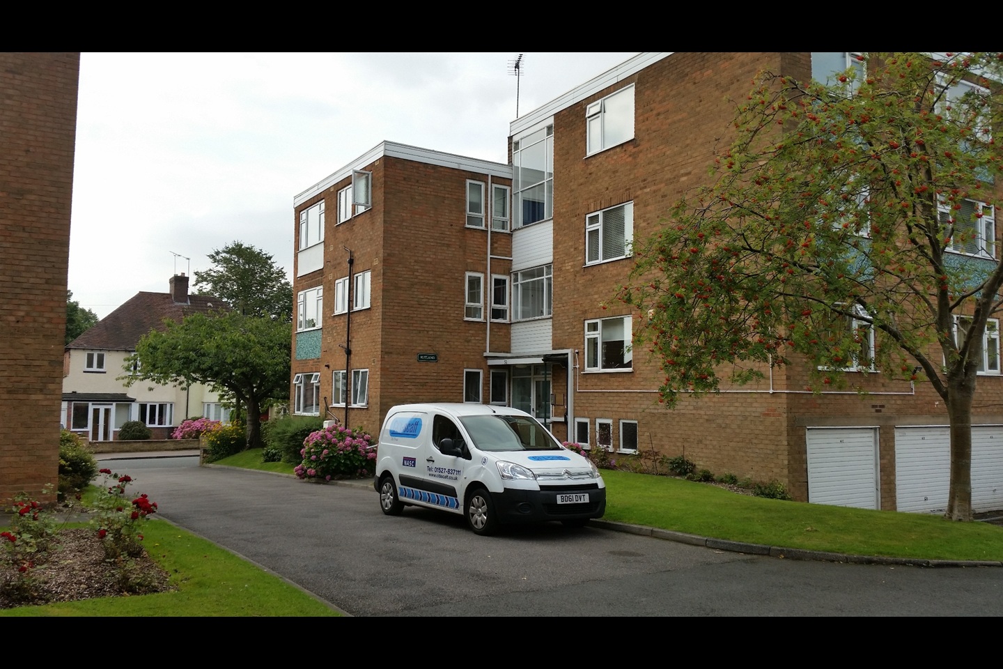2 Bed Flat, Barons Close, B17 photo 2