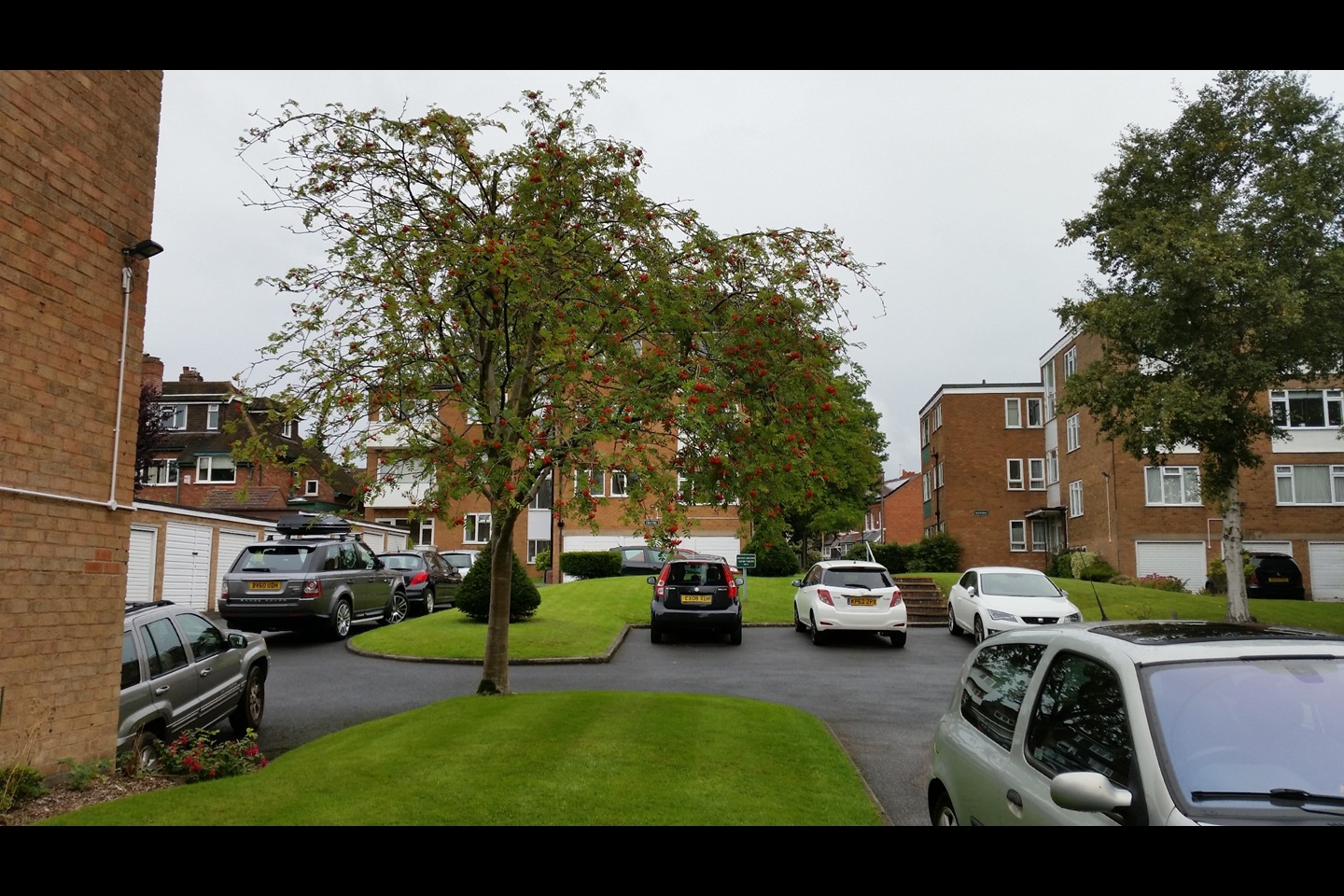 2 Bed Flat, Barons Close, B17 photo 5