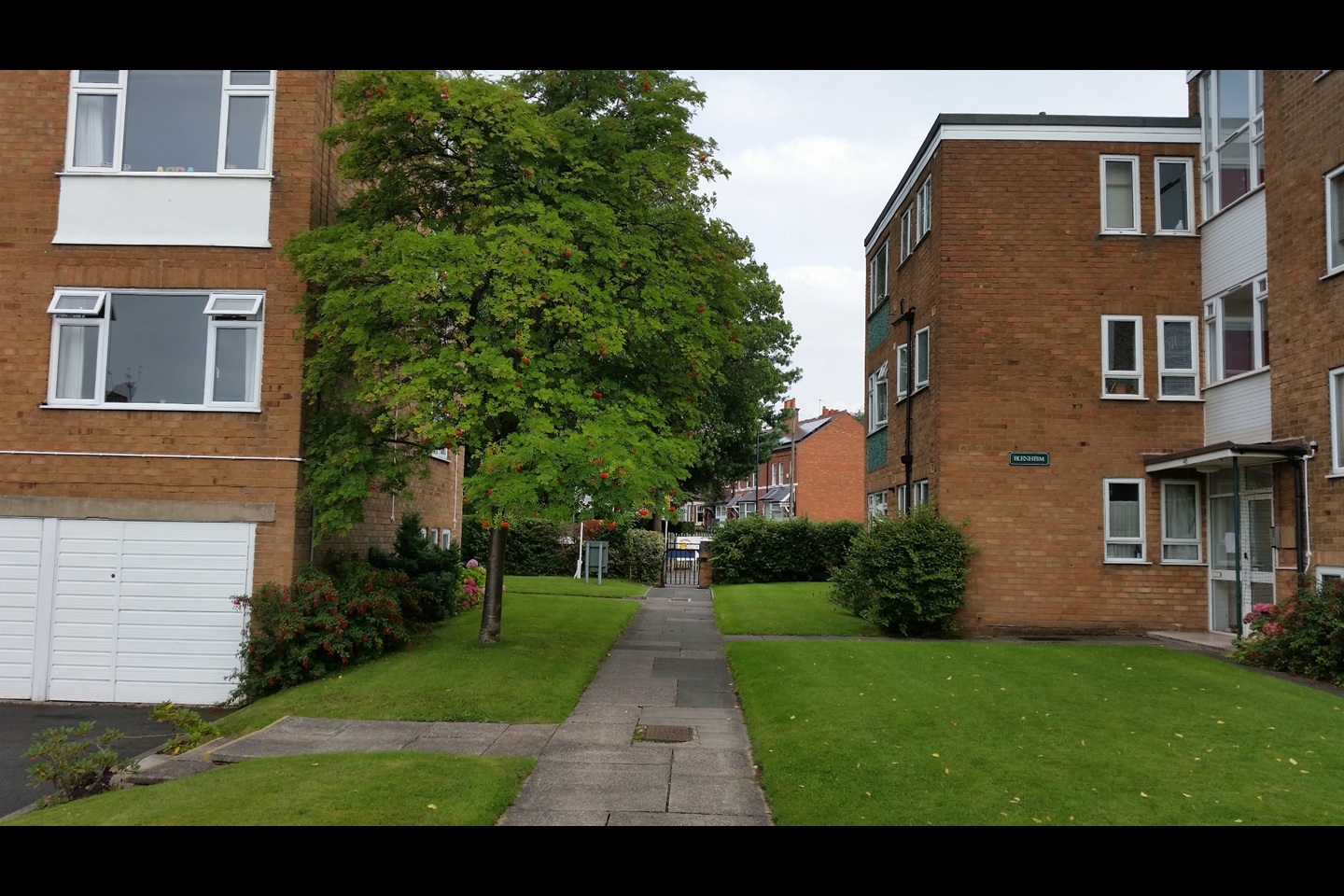 2 Bed Flat, Barons Close, B17 photo 4