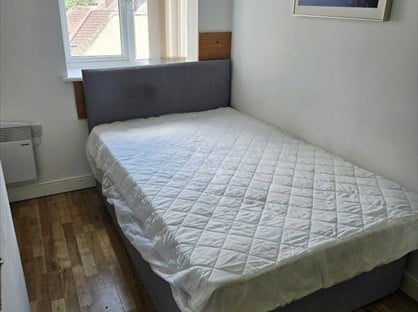 Room in a Shared Flat, Wright St, L5