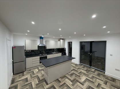 5 Bed Terraced House, Lodge Lane, RM5