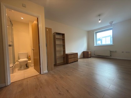 2 Bed Flat, City View, IG1