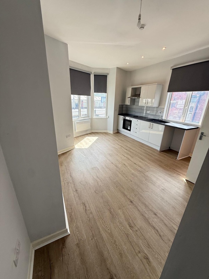 1 Bed Flat, Woodview Terrace, LS11