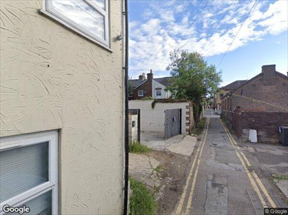 2 Bed Semi-Detached House, Windsor Walk, LU1