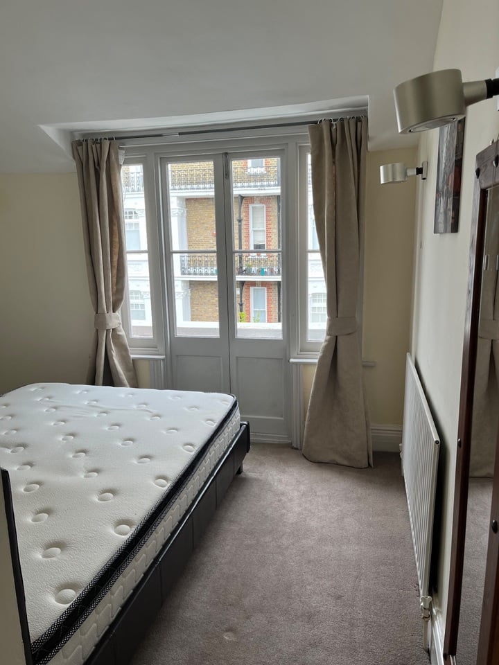 1 Bed Flat, Marjorie Grove, SW11 photo 5