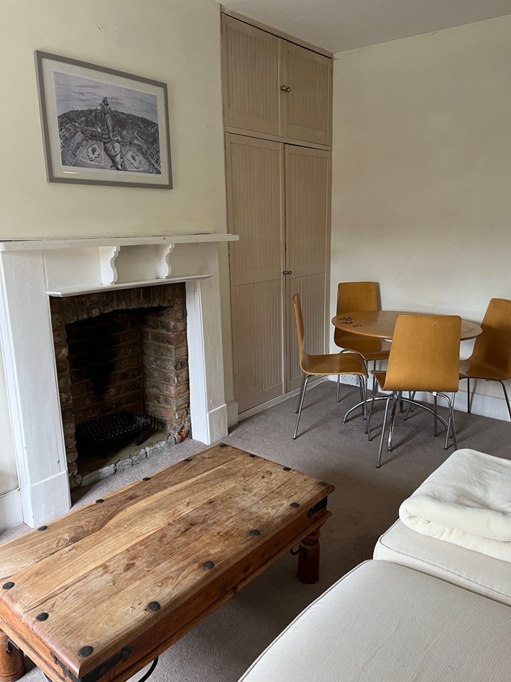 1 Bed Flat, Marjorie Grove, SW11 photo 2