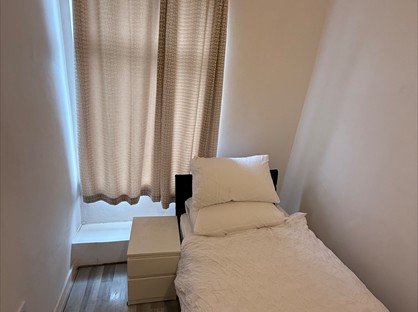 Room in a Shared House, Silton St, M9