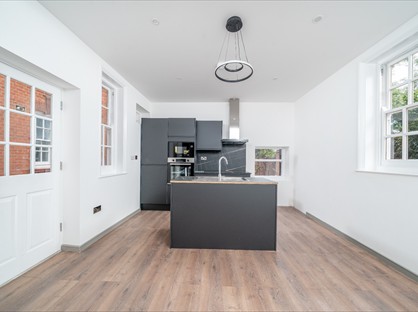 2 Bed Flat, South Street, SS4