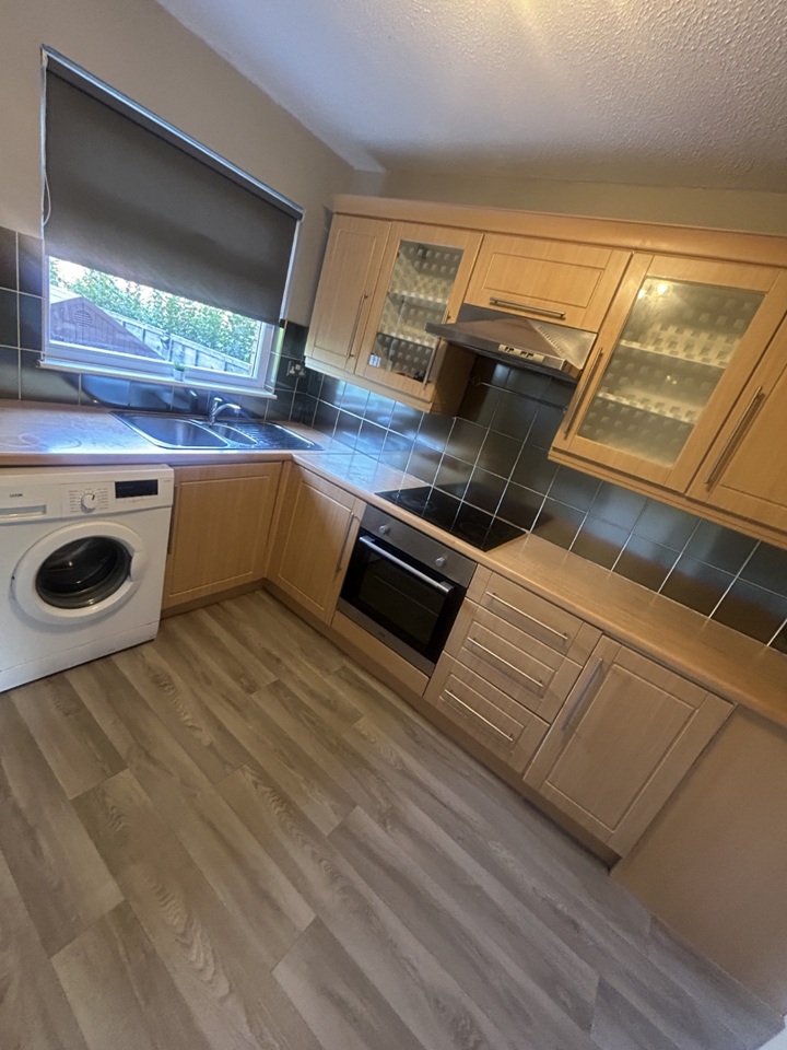 2 Bed Terraced House, Hogarth Crescent, G32 photo 3