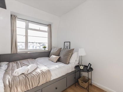 Room in a Shared House, London Road, SM4