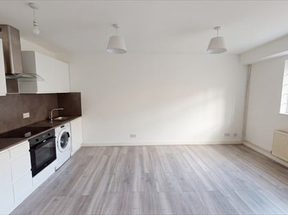 2 Bed Flat, Eltham High St, SE9
