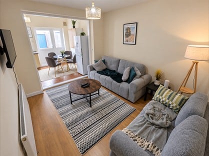 4 Bed Terraced House, Park Avenue, UB1
