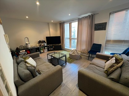 2 Bed Flat, Admiral Court, LS10