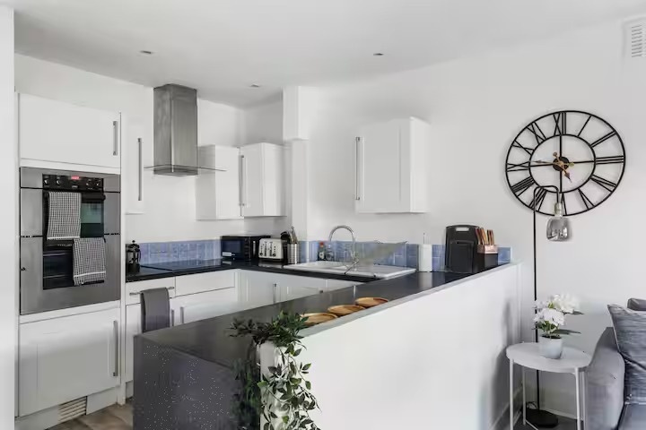 3 Bed Flat, Glazbury Road, W14 photo 2
