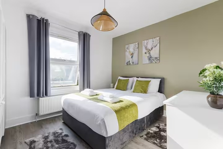 3 Bed Flat, Glazbury Road, W14 photo 3