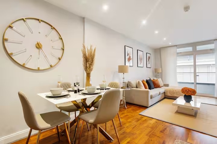 2 Bed Flat, Lombard Road, SW11