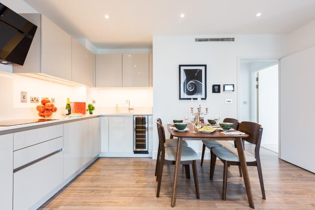 3 Bed Flat, Wiverton Tower, E1 photo 2