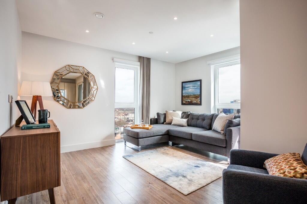 3 Bed Flat, Wiverton Tower, E1 photo 3