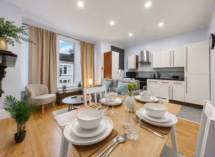 2 Bed Flat, Edgeley Road, SW4 photo 2