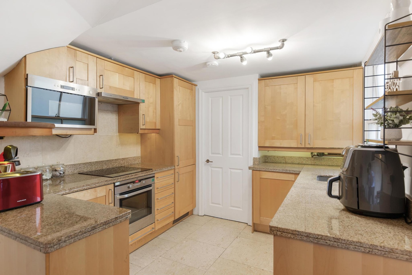 2 Bed Flat, Lyndhurst Grove, SE15 photo 2