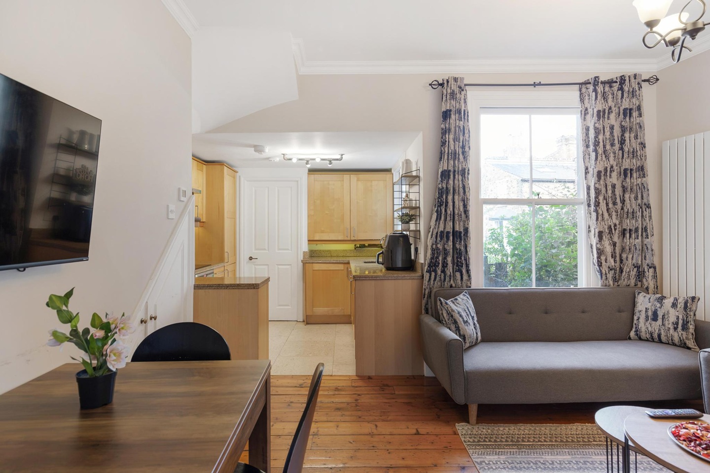 2 Bed Flat, Lyndhurst Grove, SE15 photo 3