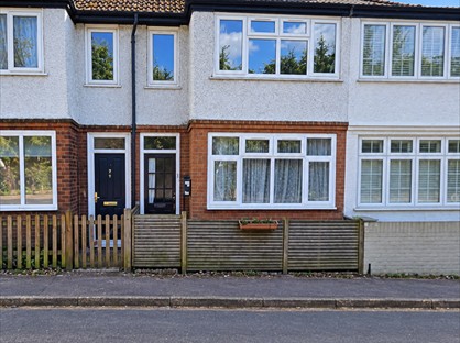 3 Bed Terraced House, Portsmouth Road, KT11