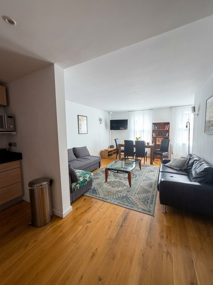 2 Bed Flat, Marshalsea Road, SE1 photo 2