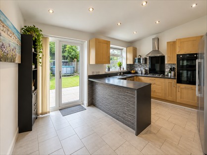 3 Bed Semi-Detached House, Glisson Road, UB10