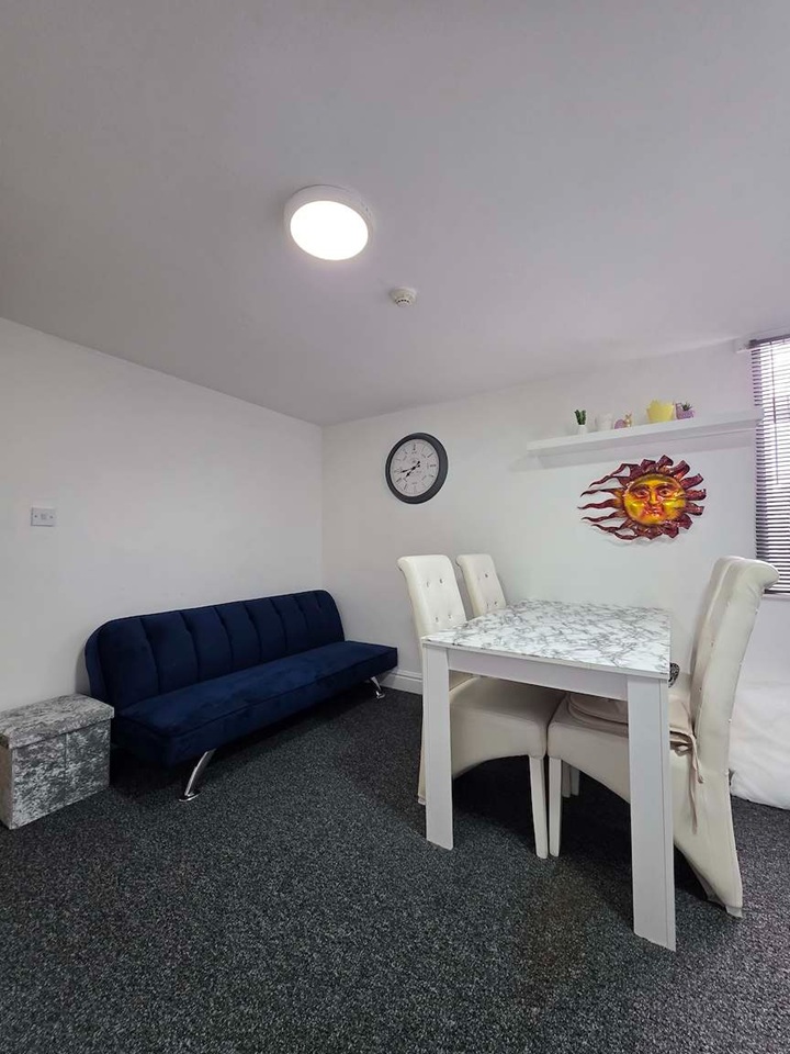 1 Bed Flat, Monthermer Road, CF24