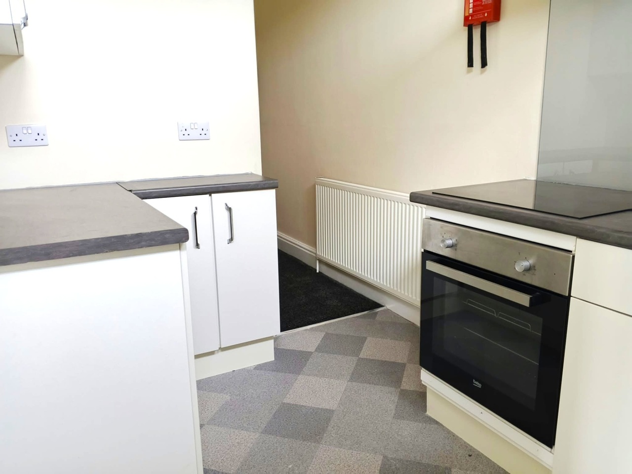 1 Bed Flat, Foxhall Road, NG7 photo 2