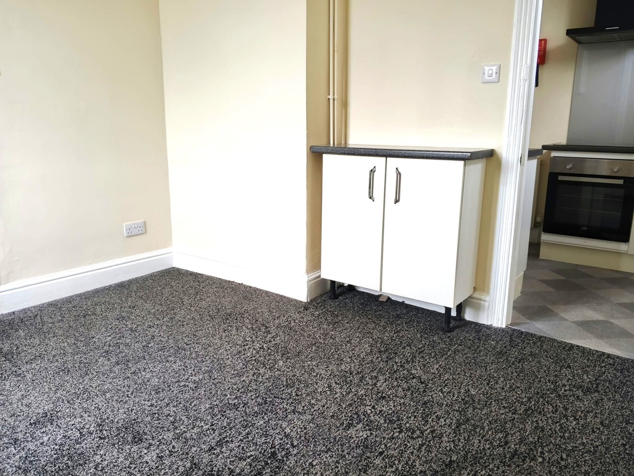 1 Bed Flat, Foxhall Road, NG7 photo 5