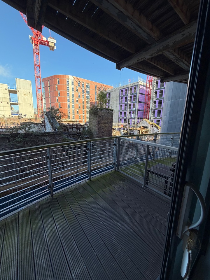 2 Bed Flat, Cornhill, L1 photo 5