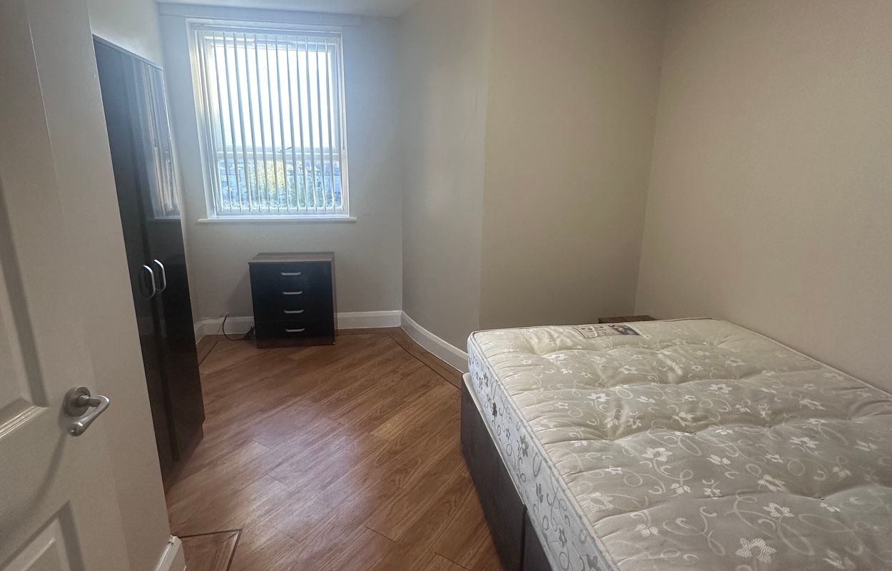2 Bed Flat, Gladstone Court, L8 photo 3