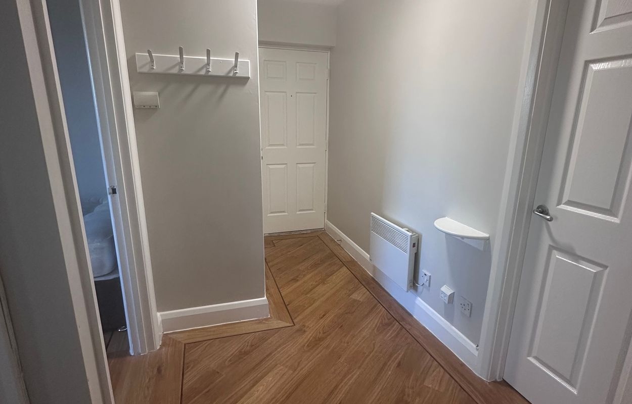 2 Bed Flat, Gladstone Court, L8 photo 4