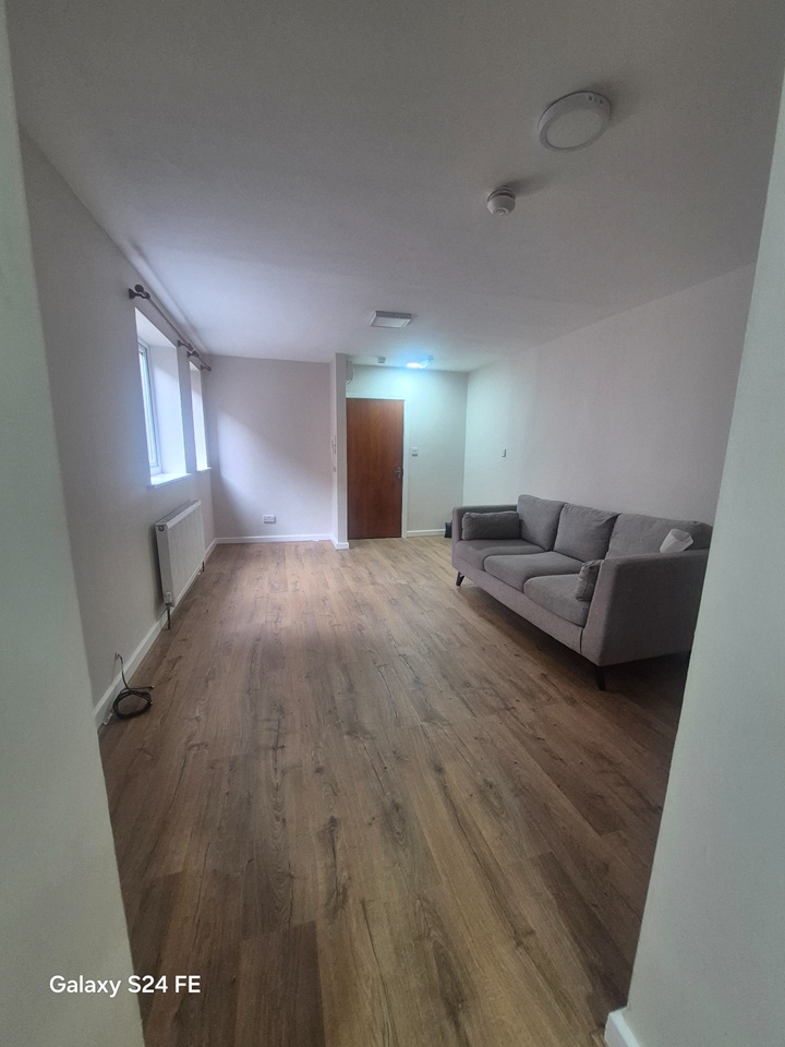 2 Bed Flat, Withington Road, M16 photo 2