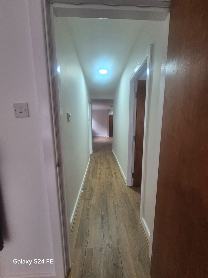 2 Bed Flat, Withington Road, M16 photo 3