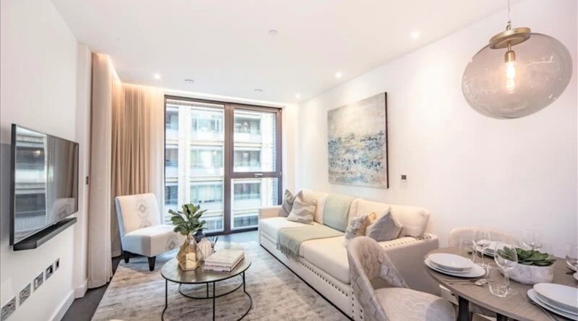3 Bed Flat, Charles Clowes Walk, SW11
