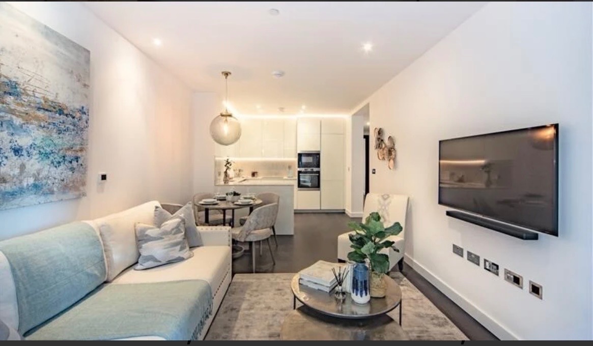 3 Bed Flat, Charles Clowes Walk, SW11 photo 2