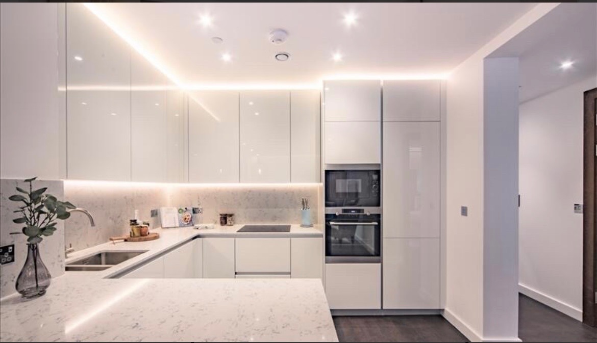 3 Bed Flat, Charles Clowes Walk, SW11 photo 4