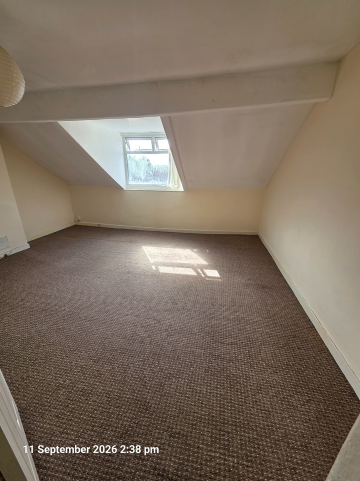 3 Bed Maisonette, King St, CH44 photo 2