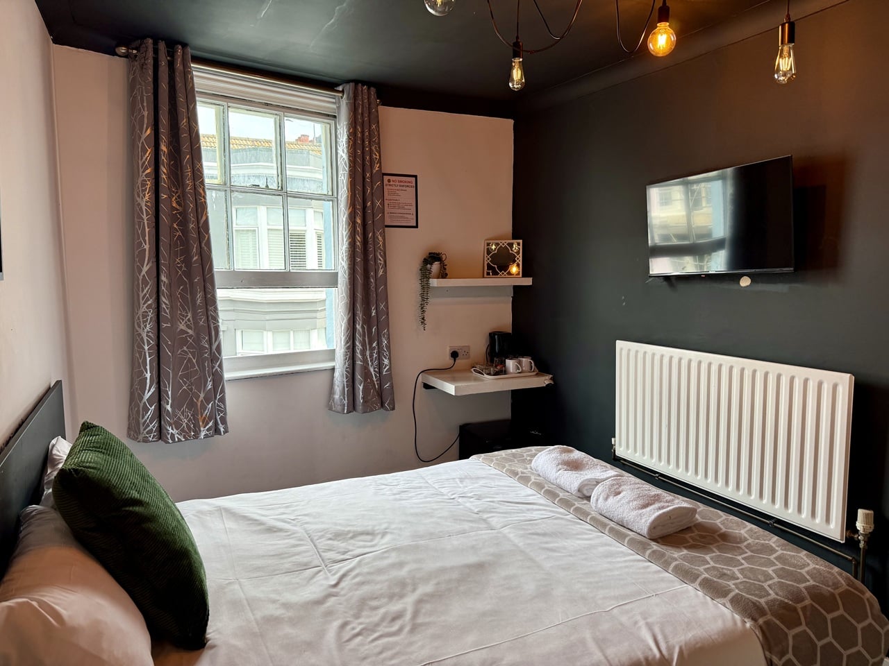 Studio Flat, Charlotte St, BN2 photo 2
