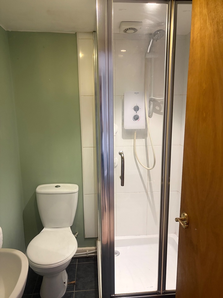 1 Bed Flat, Halton, LS15 photo 5