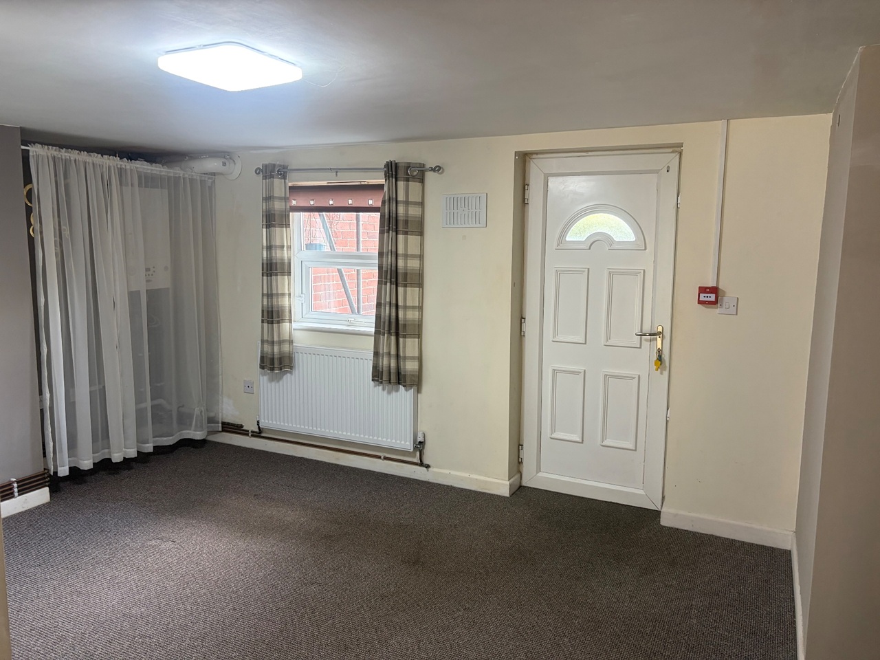 1 Bed Flat, Halton, LS15 photo 4